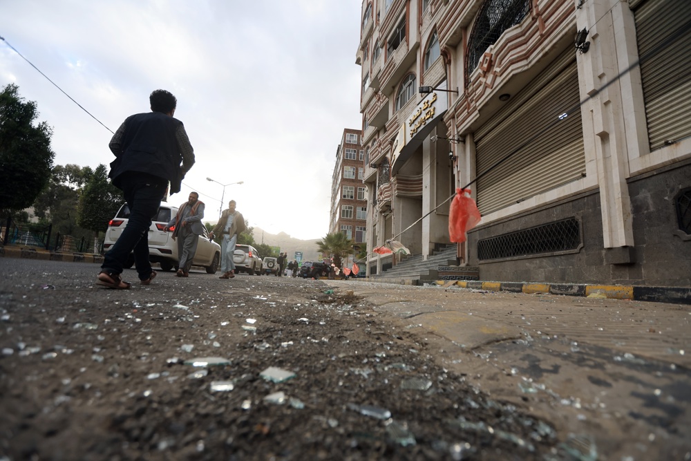 Houthis ameaçam retaliação aos Estados Unidos após bombardeios no Iêmen