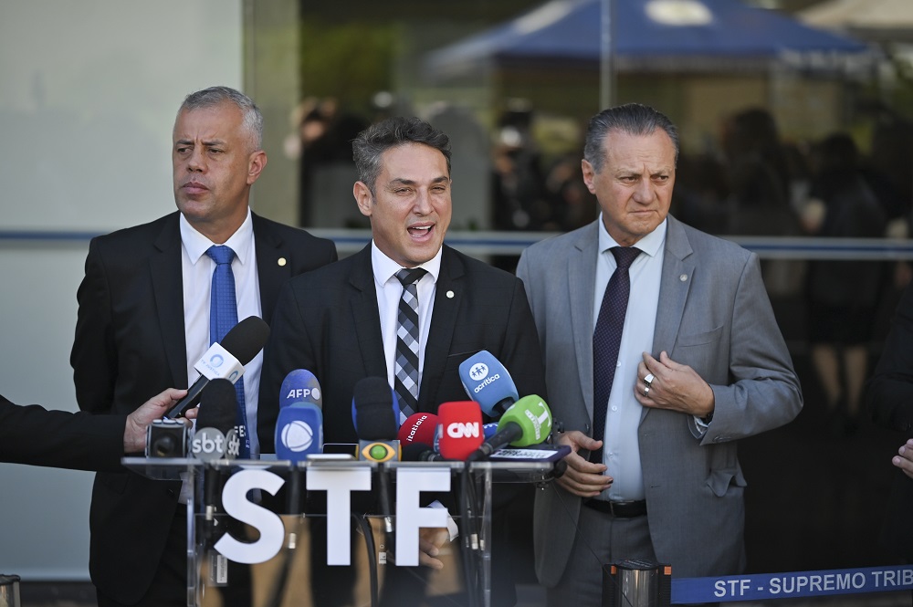 Deputados de oposição recebem orientações para discursos durante semana de julgamentos no STF