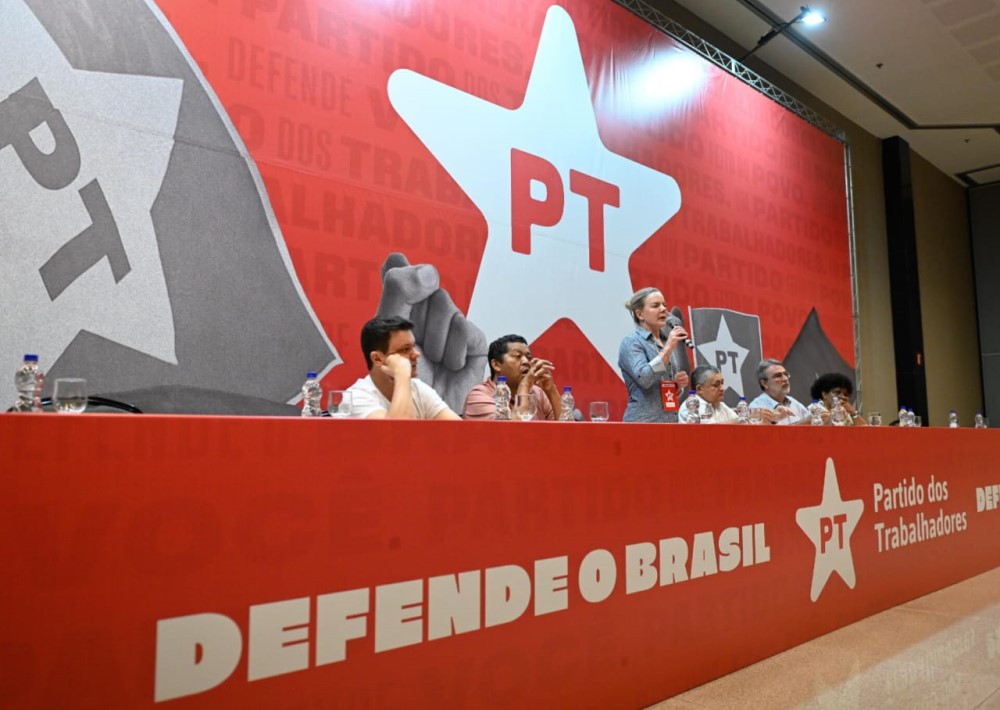 Filiações em massa no PT geram questionamentos internos 