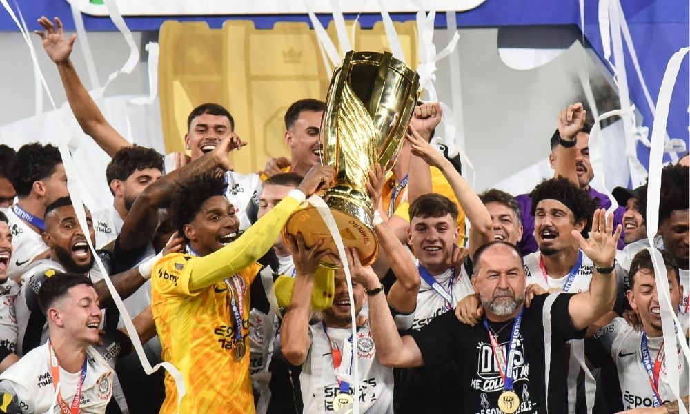 ‘Sempre quis dar certo com essa camisa’, diz Hugo, após ser herói do título do Corinthians 