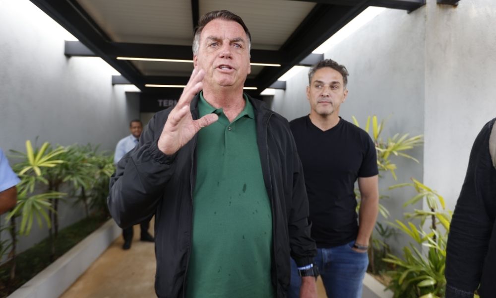 Bolsonaro compartilha vídeo ironizando Flávio Dino em meio ao julgamento de denúncia no STF