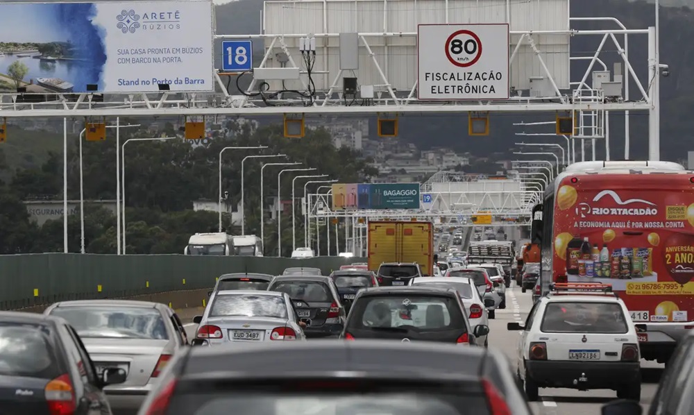 Rodovia Rio-Santos registra tráfego intenso na Quarta-Feira de Cinzas