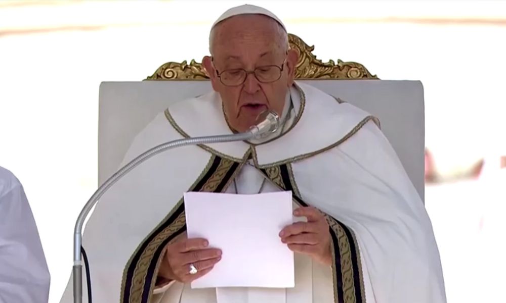 Papa Francisco mostra ‘boa resposta a tratamento’ e tem ‘leve melhora’