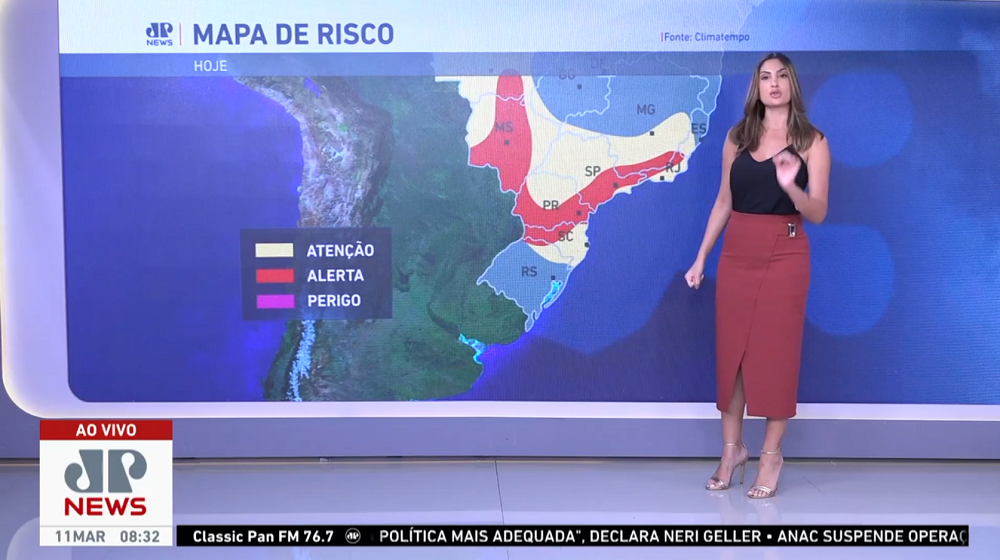 Paula Nobre fala sobre a chegada da frente fria durante o Jornal da Manhã