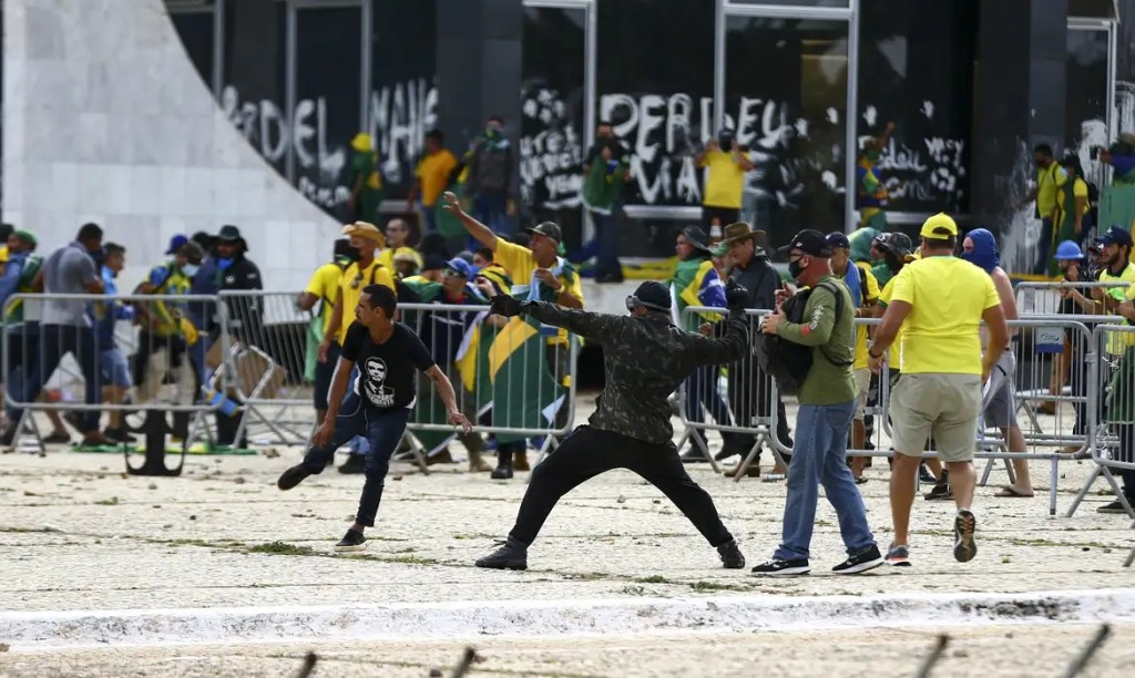 STF condena mais 63 envolvidos no 8 de Janeiro