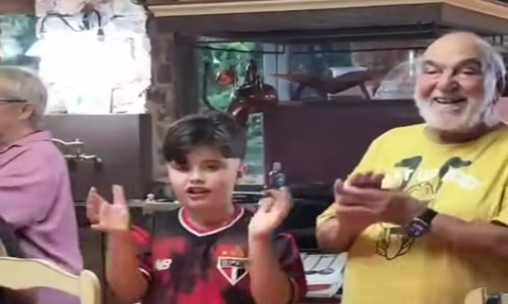 Lima Duarte celebra 95 anos em festa ao lado dos netos e bisnetos