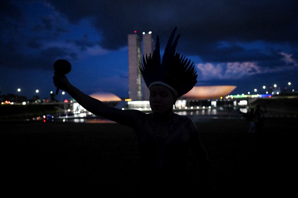 Deputada Célia Xakriabá pede que PF investigue violência em marcha dos povos indígenas em Brasília