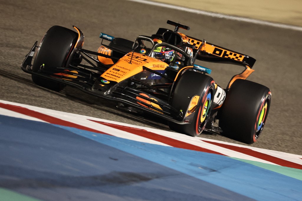 Piastri e McLaren dominam terceiro treino livre do GP do Bahrein; Bortoleto é o 18º colocado