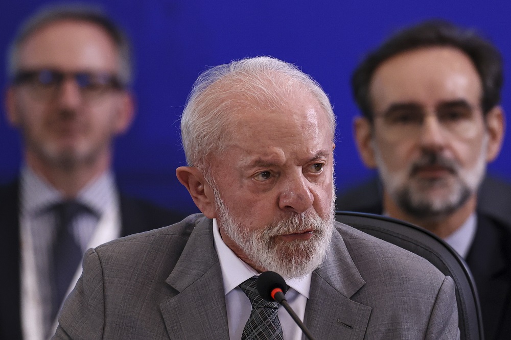 Liderança do Brasil no Brics dará foco ao meio ambiente e paz mundial, diz Lula