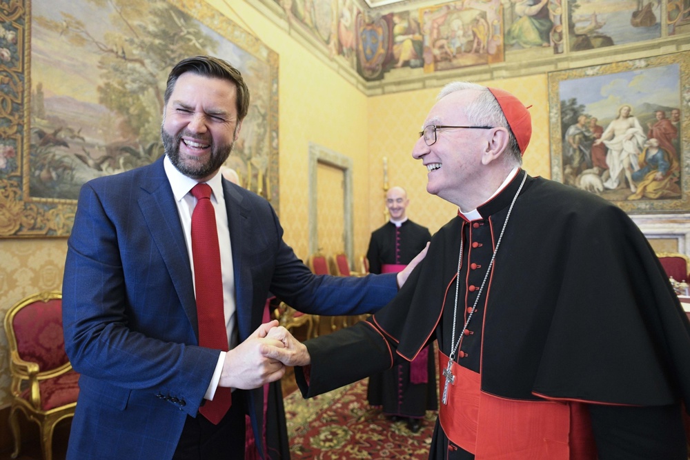 JD Vance discute questão dos refugiados durante visita ao Vaticano