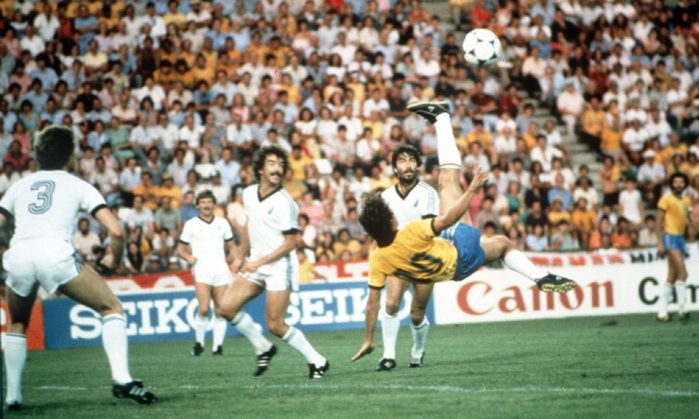 Zico foi destaque na goleada contra a Nova Zelândia, em 1982, com direito a golaço