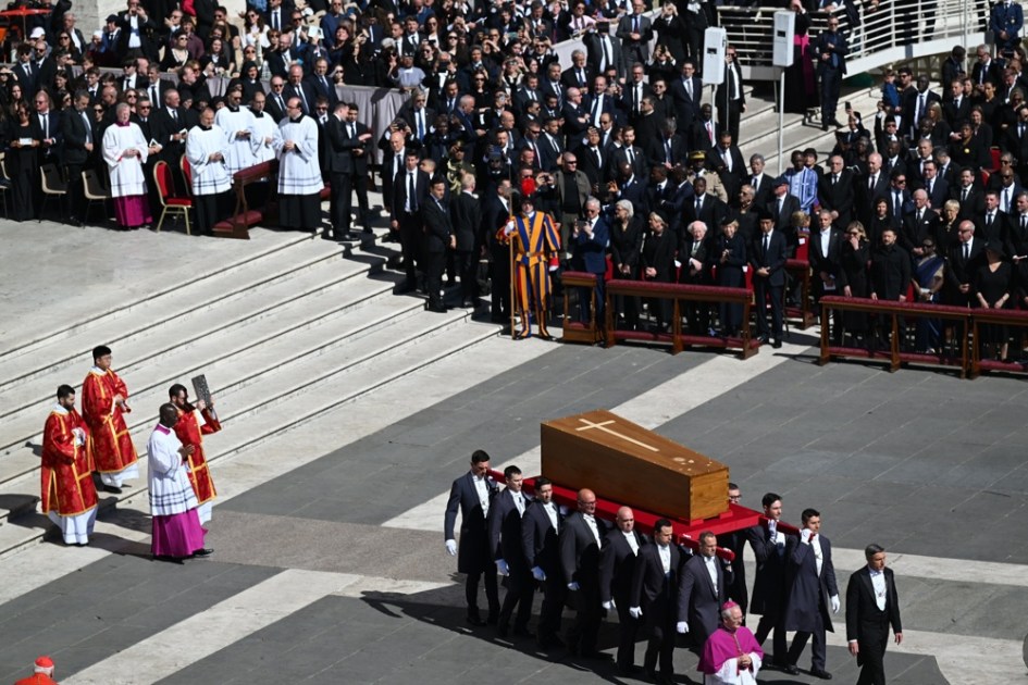 Funeral do papa Francisco: Cerimônia começa na Praça de São Pedro