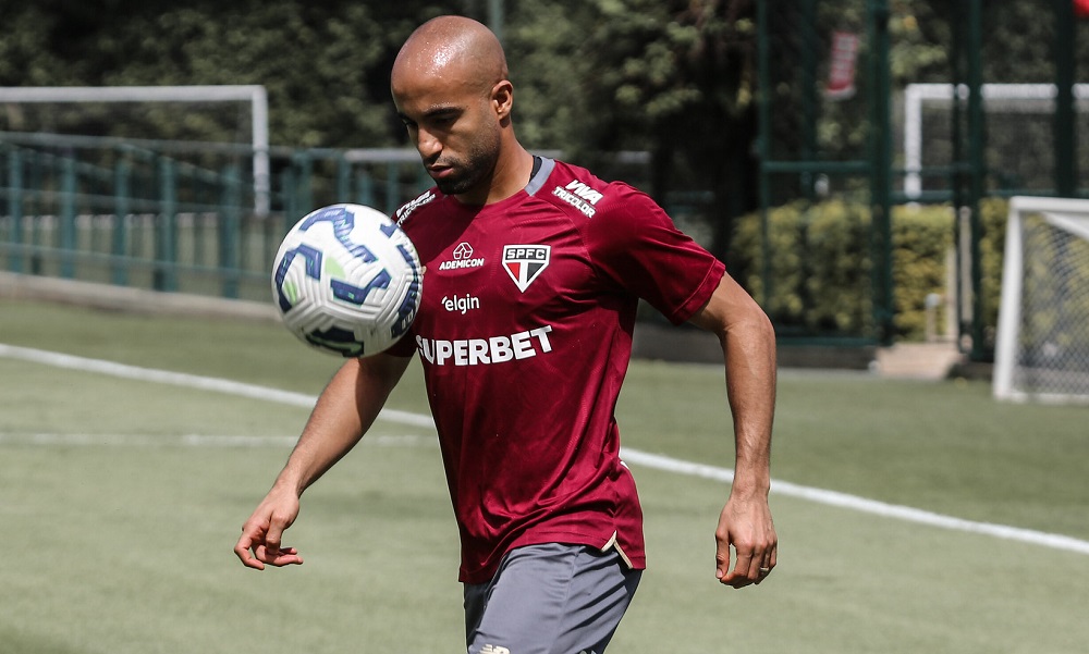 Lucas Moura deve retornar ao time do São Paulo no fim de abril