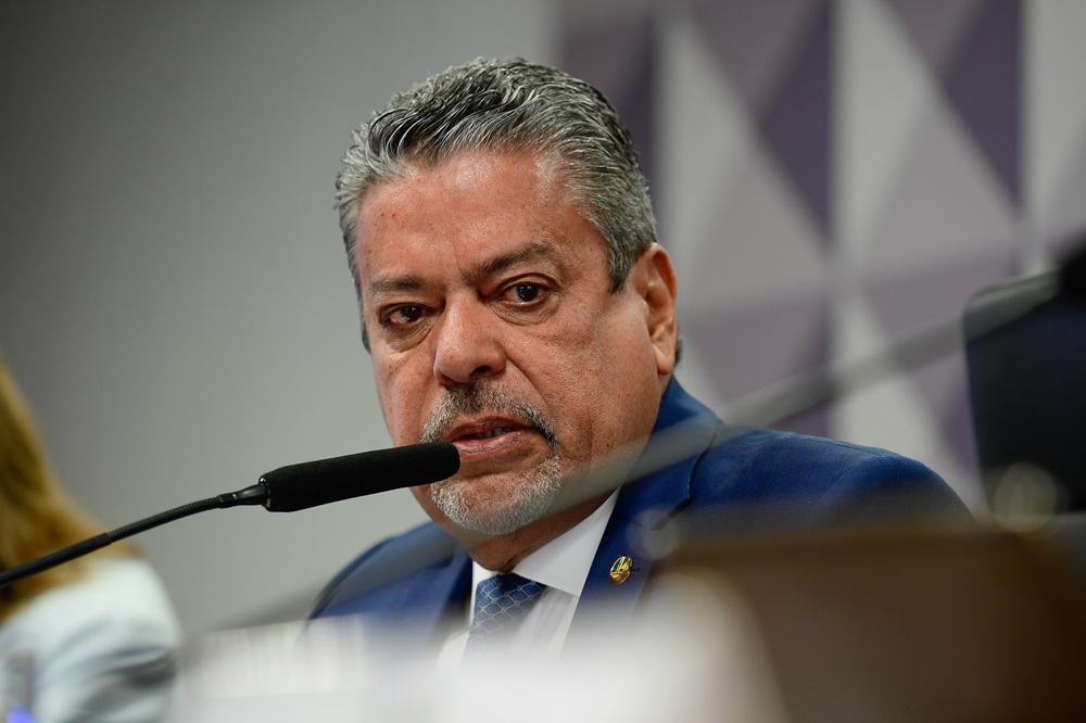 Senador apresenta projeto para combater fraudes no recebimento do BPC por refugiados