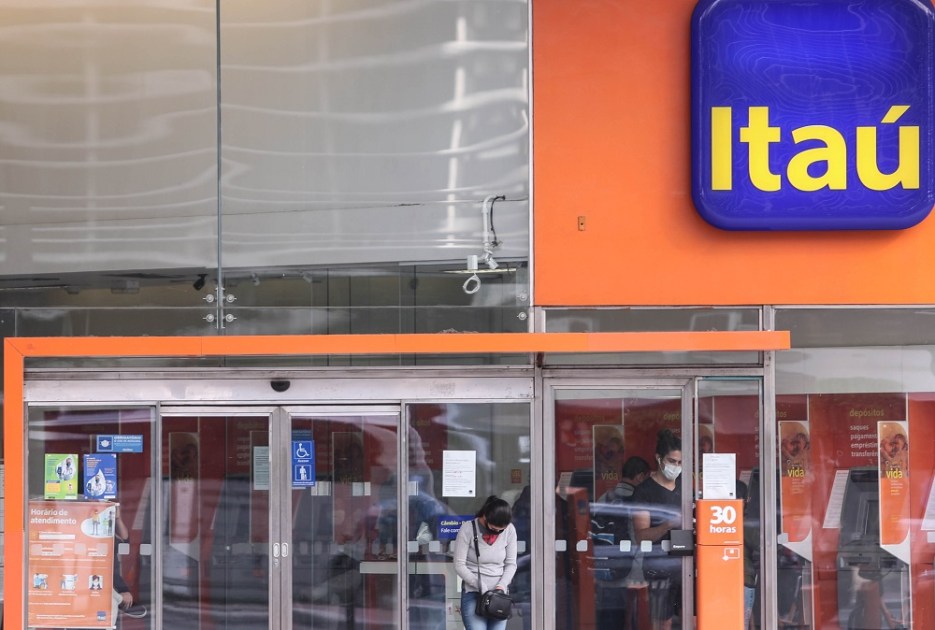Fachada de uma agência do Banco Itaú