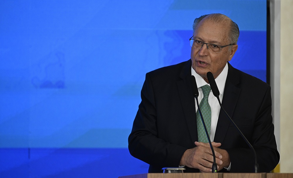 Governo zera alíquota do imposto de importação sobre alimentos