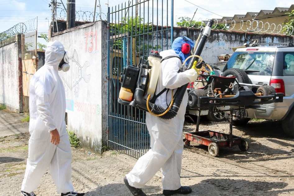 Com mais de 300 casos na cidade, agentes seguem no trabalho de vistoria e nebulização para o combate ao aedes Aegypti