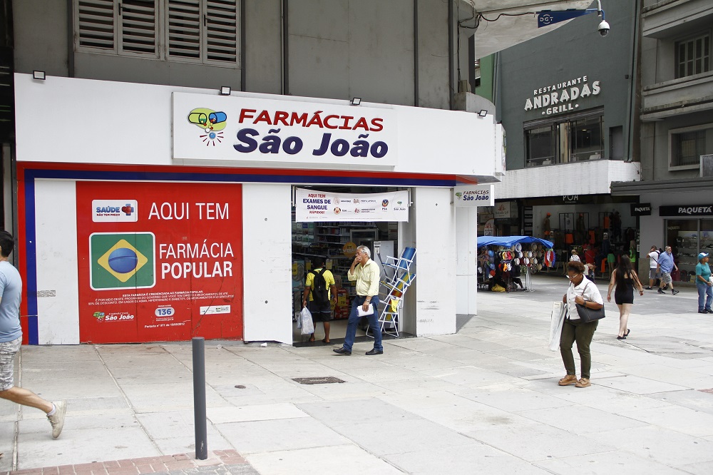 Nossa vivência nas farmácias de bairro até a compra de remédio em um clique