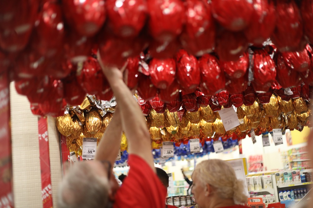 Preço alto do chocolate faz consumidor escolher opções alternativas para Páscoa