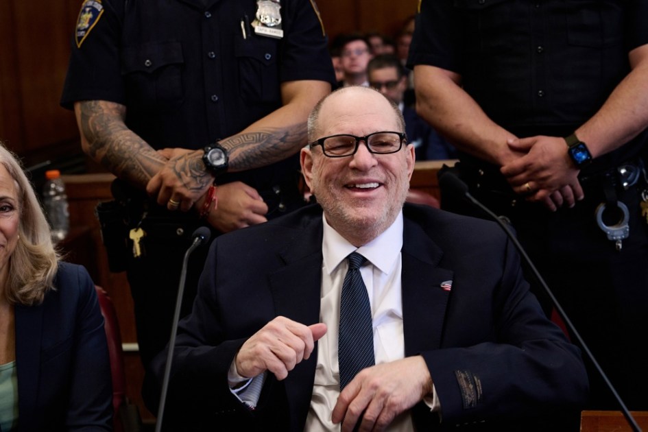 Harvey Weinstein comparece ao tribunal para novo julgamento em Nova York