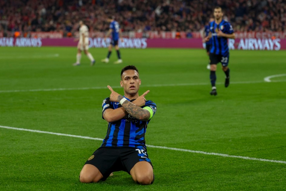 Lautaro Martínez, da Inter, comemora após marcar o primeiro gol no jogo de ida das quartas de final da Liga dos Campeões