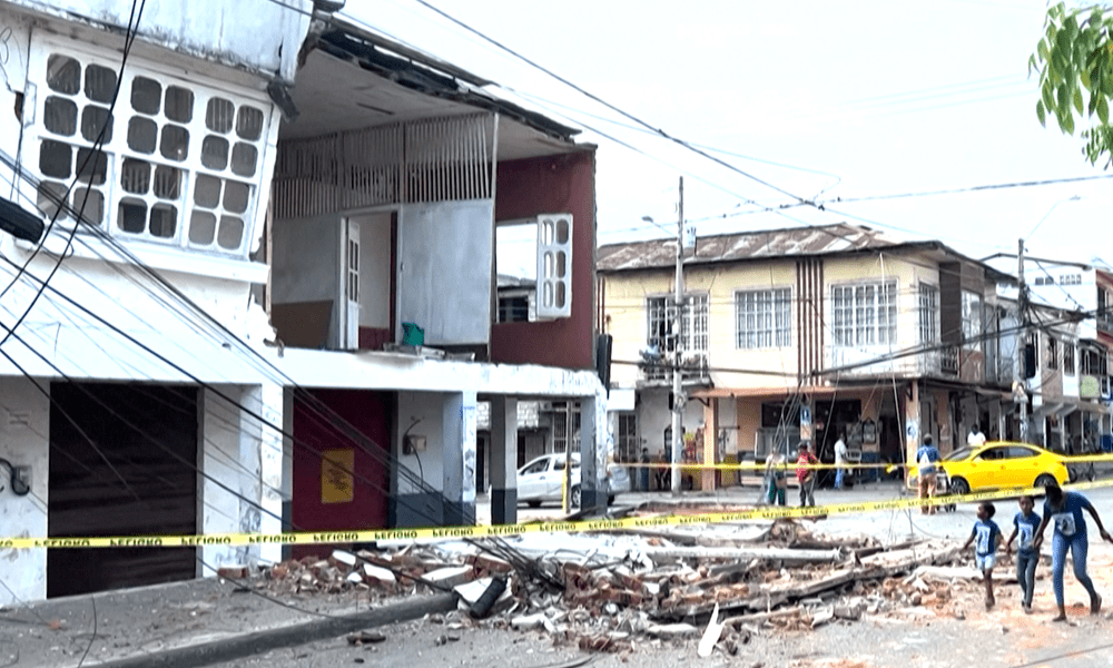 Terremoto deixa 20 feridos e edifícios destruídos no Equador