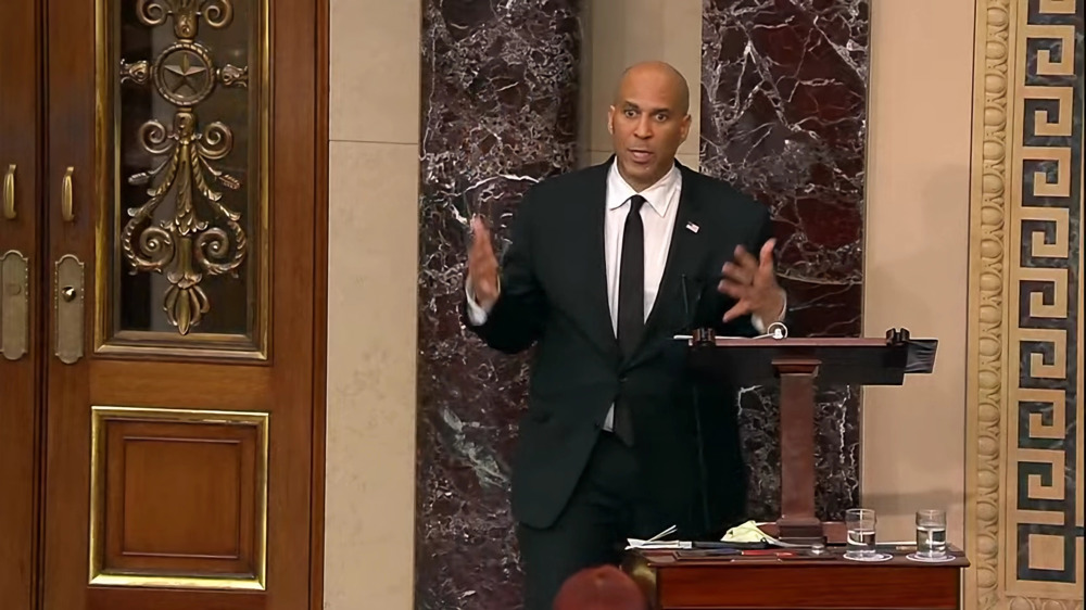 Senador americano protesta contra política de Trump em discurso de mais de 18 horas