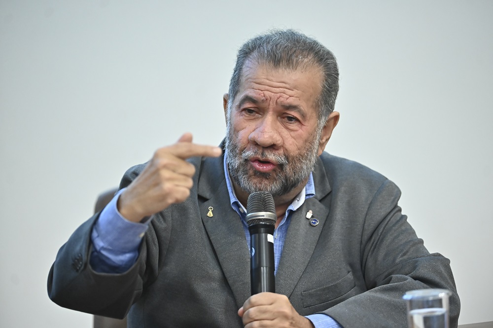 Lupi admite que sabia de descontos irregulares do INSS