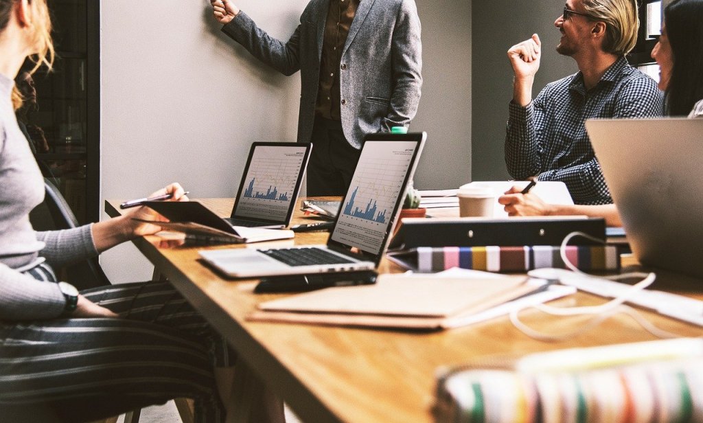 48% das empresas brasileiras planejam expandir equipes no segundo trimestre de 2025