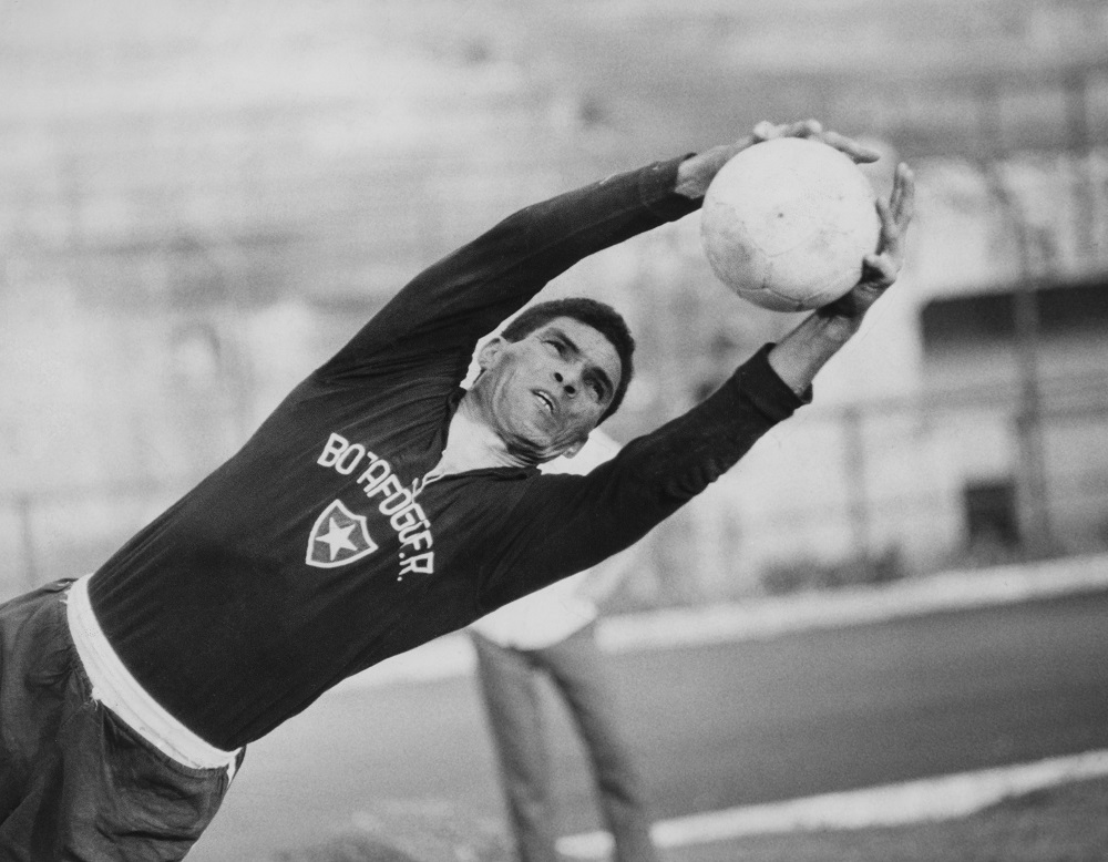 Morre Manga ex-goleiro e ídolo do Botafogo, aos 87 anos