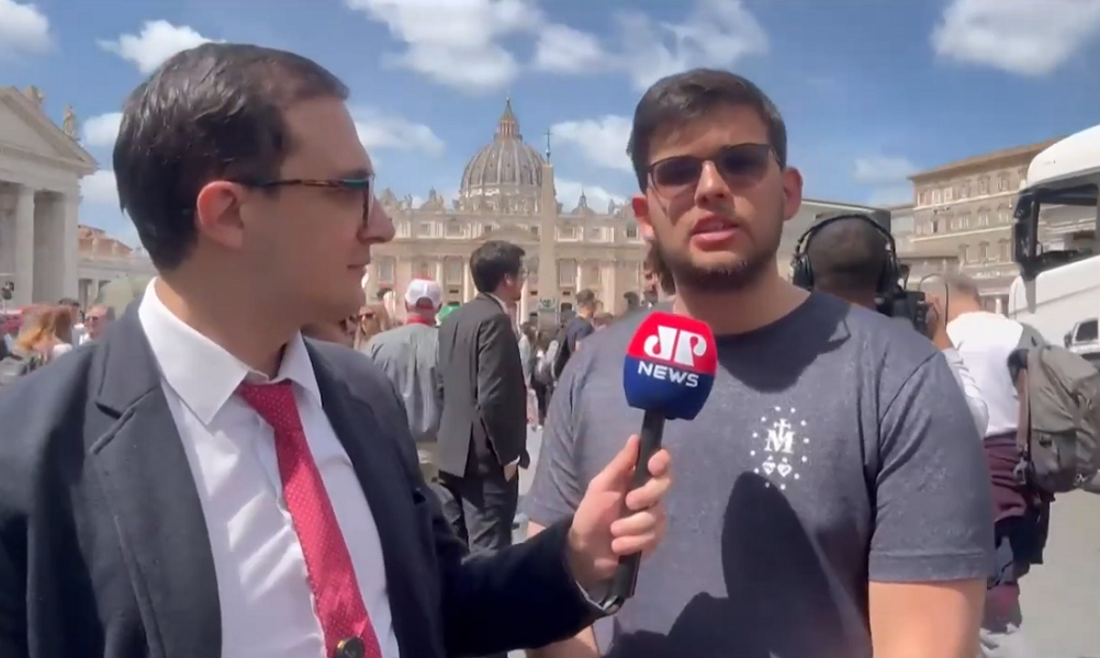 Brasileiro conta como foi a experiência de se despedir do papa Francisco na Basílica de São Pedro