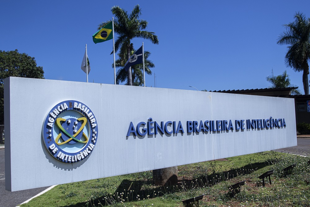 Diretor e ex-número 2 da Abin prestam depoimento à PF nesta quinta