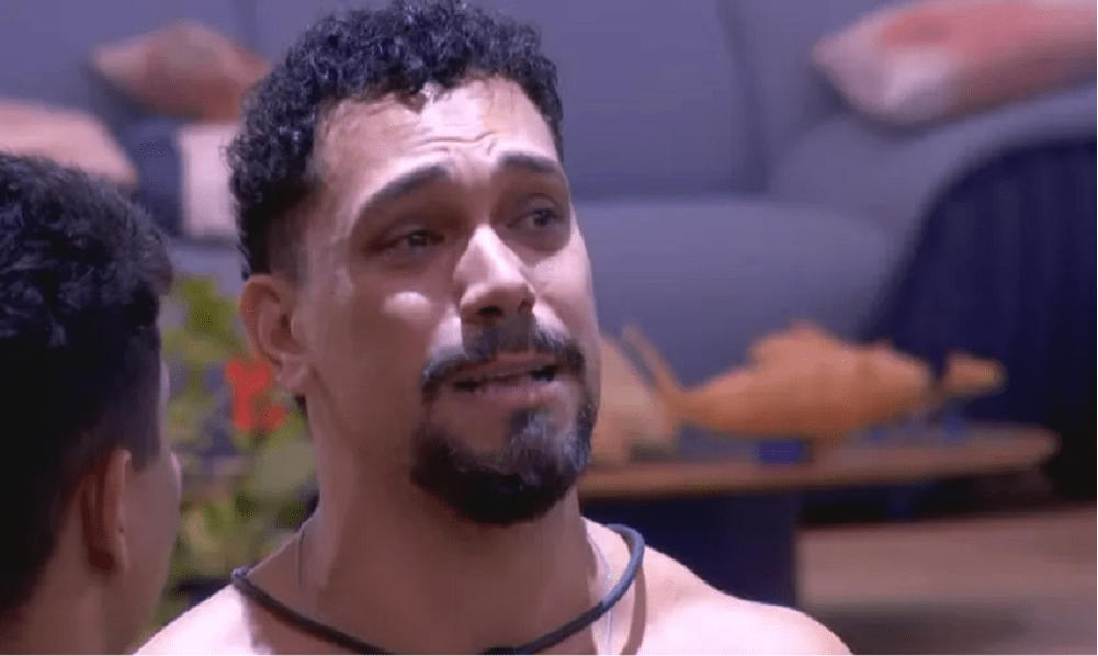 BBB 25: Vinícius revela ser bissexual e recebe apoio de amigos