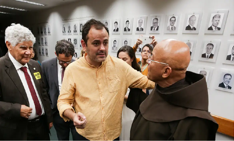 Glauber Braga diz estar há mais de 43 horas em greve de fome