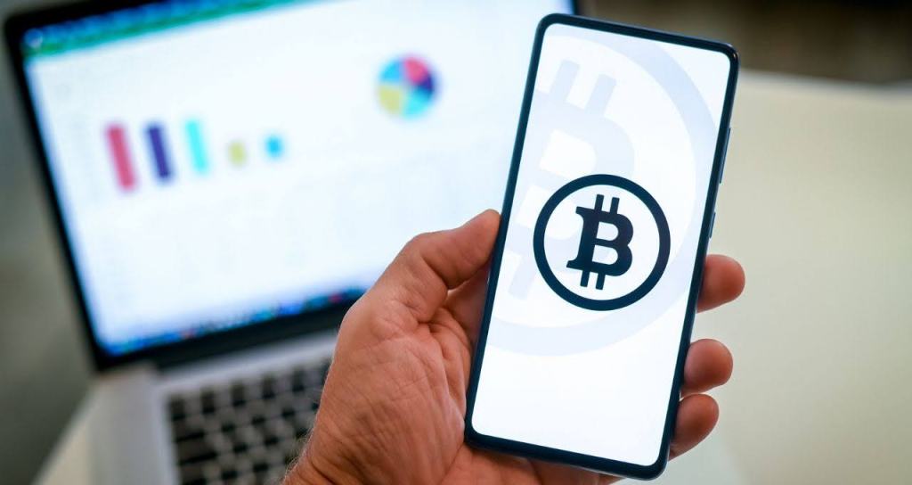 Com esse robô, é possível ‘driblar’ as quedas do bitcoin e buscar até R$ 600 de lucro por dia