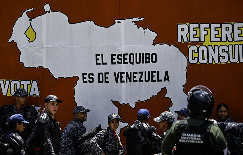 Venezuela rejeita decisão do Tribunal de Haia para suspender eleições em território disputado com a Guiana