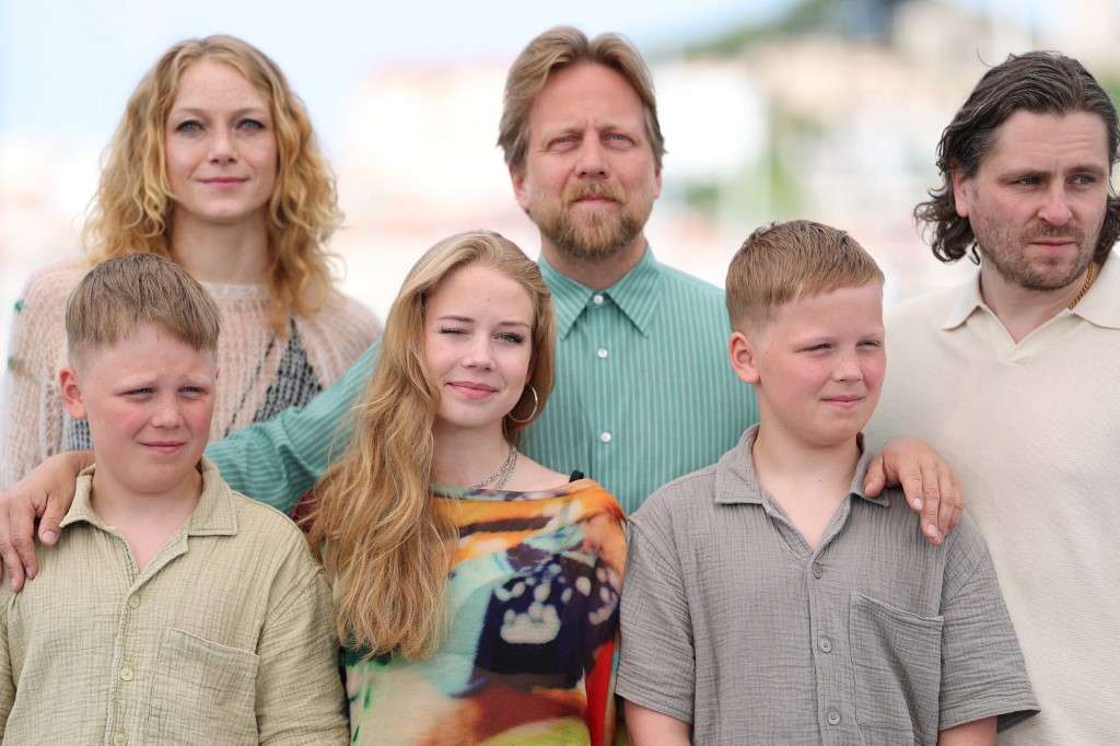 Pastor islandês e cães de filme espanhol vencem prêmios caninos em Cannes
