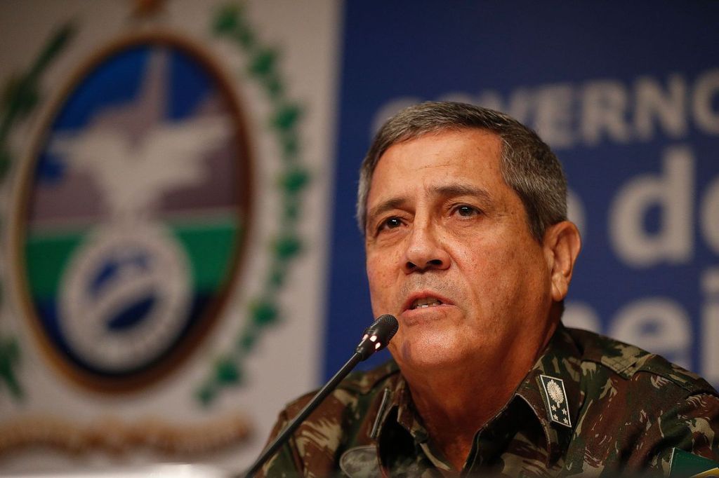 Moraes dá 5 dias para PGR dizer se concorda com liberdade para Braga Netto após pressão da defesa