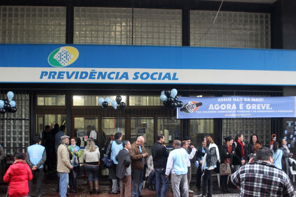 INSS começa a pagar segunda parcela do 13º e devolver descontos de associações nesta segunda-feira