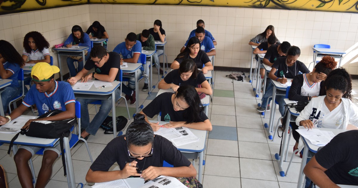 Ibed 2025 mostra avanços lentos do Brasil na educação e longe da meta para o ensino médio - QTU Questões do Universo