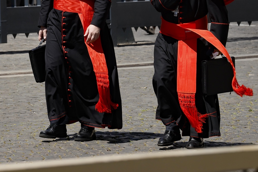 Cardeais iniciam isolamento no Vaticano para o conclave