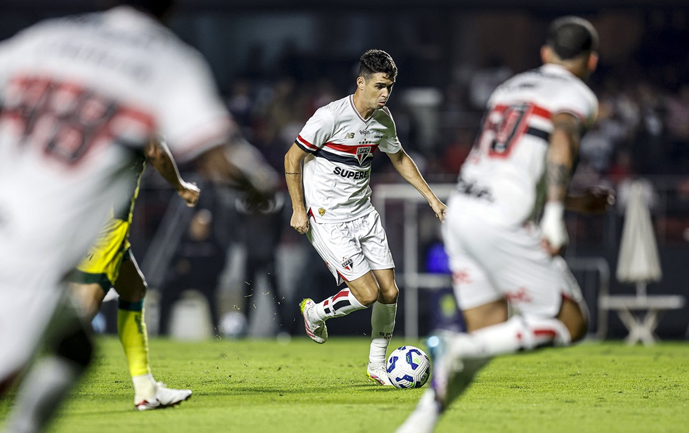 São Paulo descarta lesão, mas Oscar deve ser desfalque contra Talleres na Libertadores