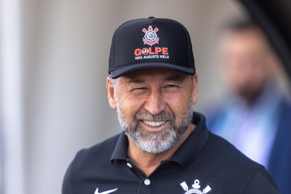 Conselho do Corinthians aprova afastamento de Augusto Melo da presidência