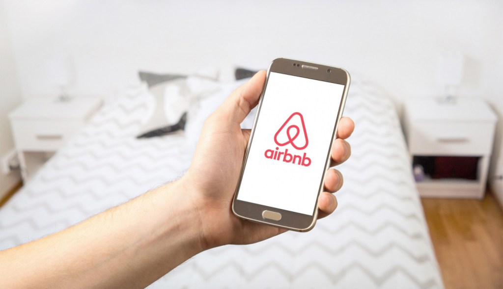 Espanha ordena que Airbnb remova mais de 65 mil anúncios ilegais de acomodações turísticas
