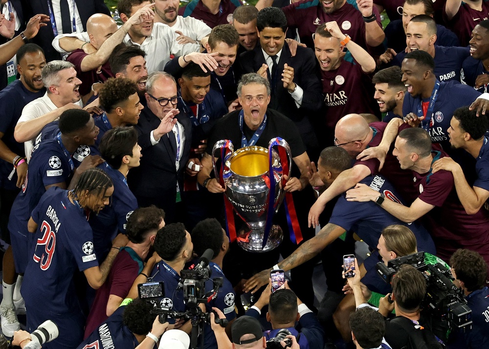 Luis Enrique leva PSG ao inédito título da Champions e emociona com homenagem à filha morta aos 9 anos