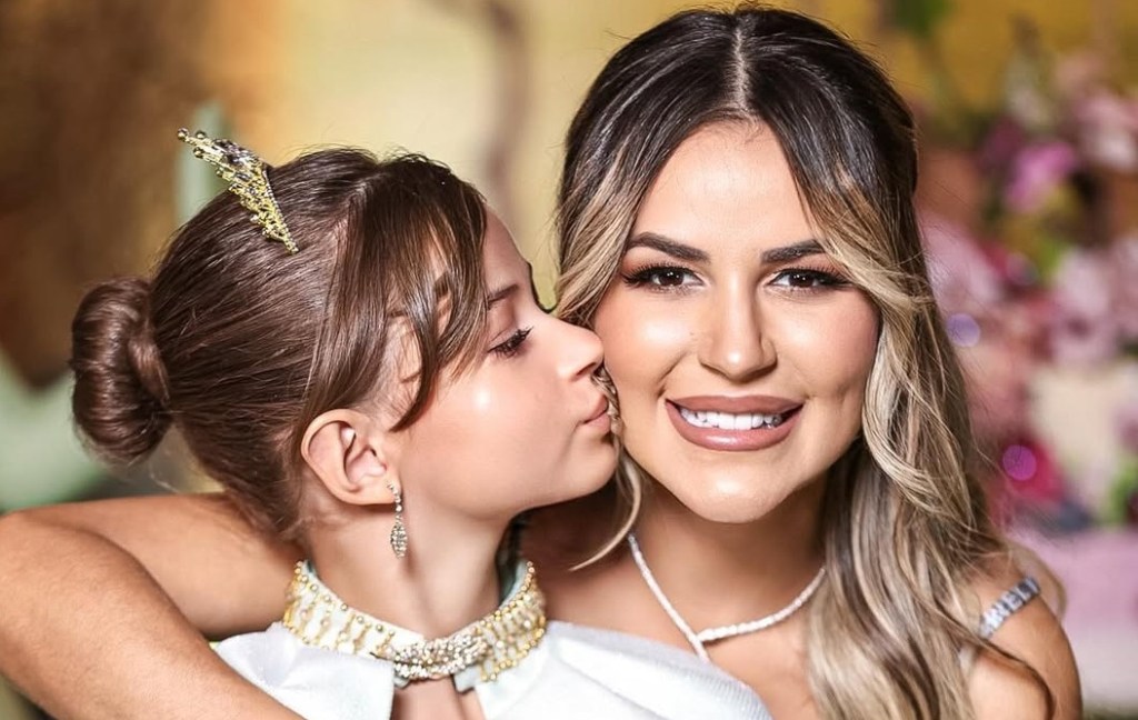 Festa de aniversário da filha de Deolane terá bebês reborn como lembrancinha; veja vídeo