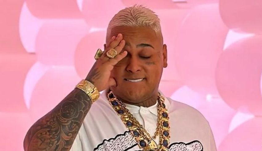 MC Ryan é preso por fazer manobras em gramado de estádio em São Paulo