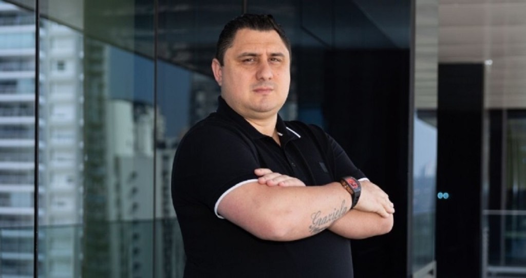 Em 20 minutos, ele lucrou R$ 28 mil operando na Bolsa; veja como replicar sua estratégia para buscar até R$ 843 por dia