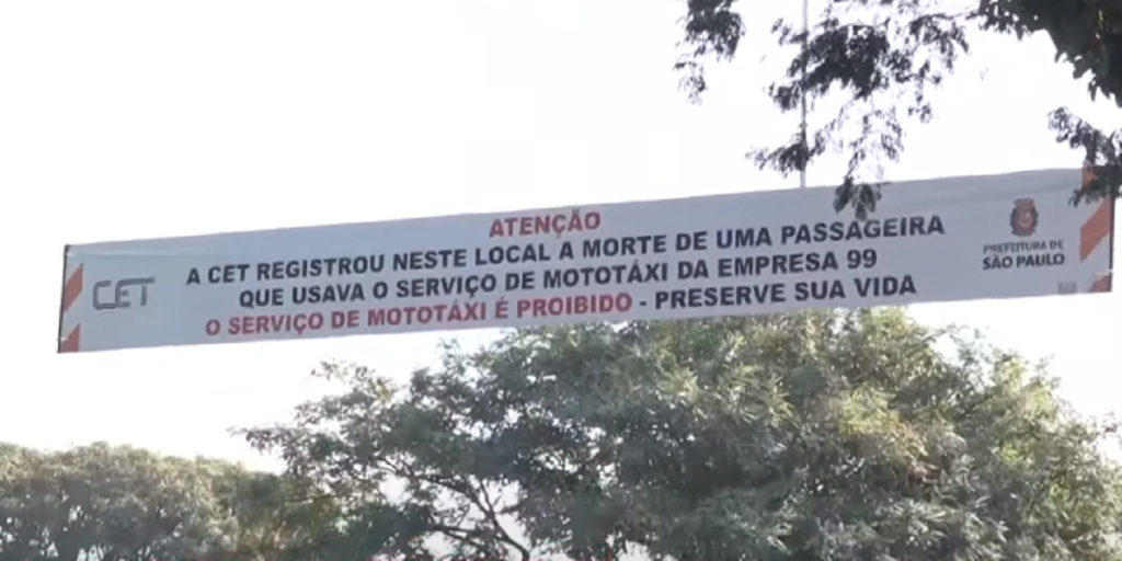 Prefeitura de SP instala faixa de alerta sobre uso de moto por aplicativo após morte de passageira