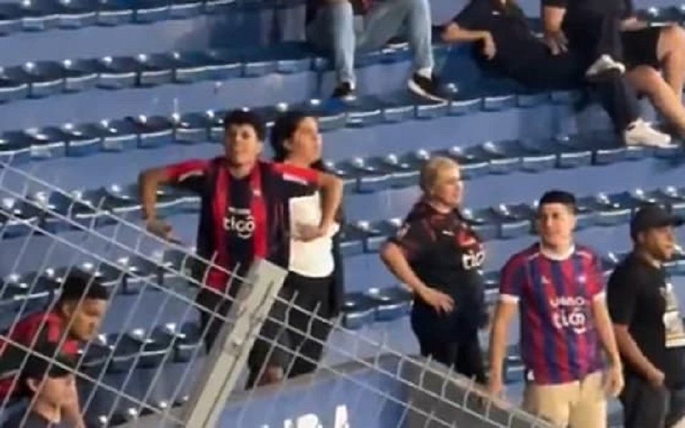 Torcedores do Cerro Porteño praticam novos atos de racismo contra palmeirenses